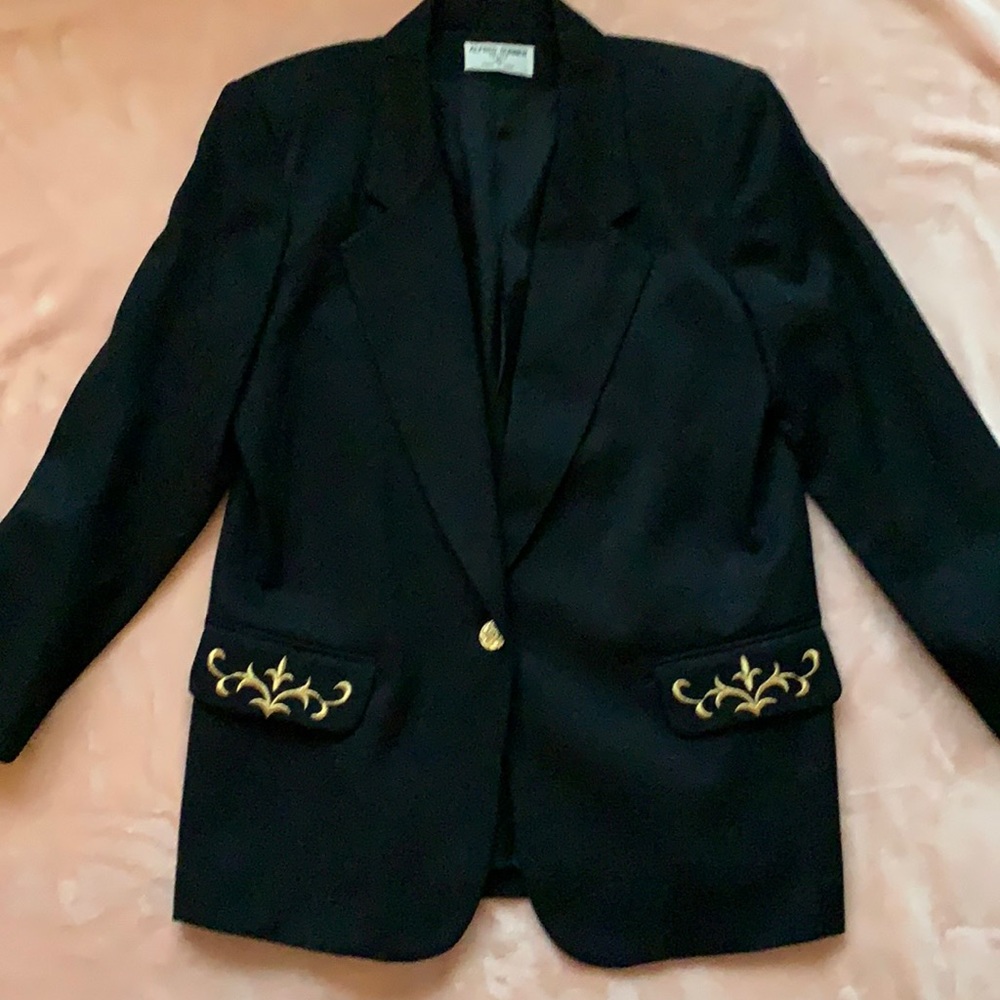 Almost new wool Alfred Dunner black blazer, gold braid on pocket flaps, 10P.